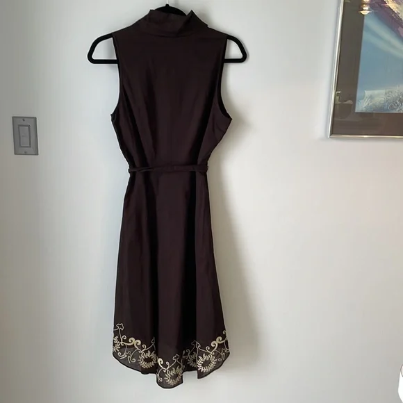 Le Chateau ladies sleeveless dress. Detailed embroidery embellishment, medium - Picture 4 of 8